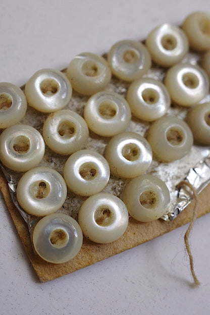 アンティークボタン　bouton antique　小さなボタン1 .FR a l'epoque