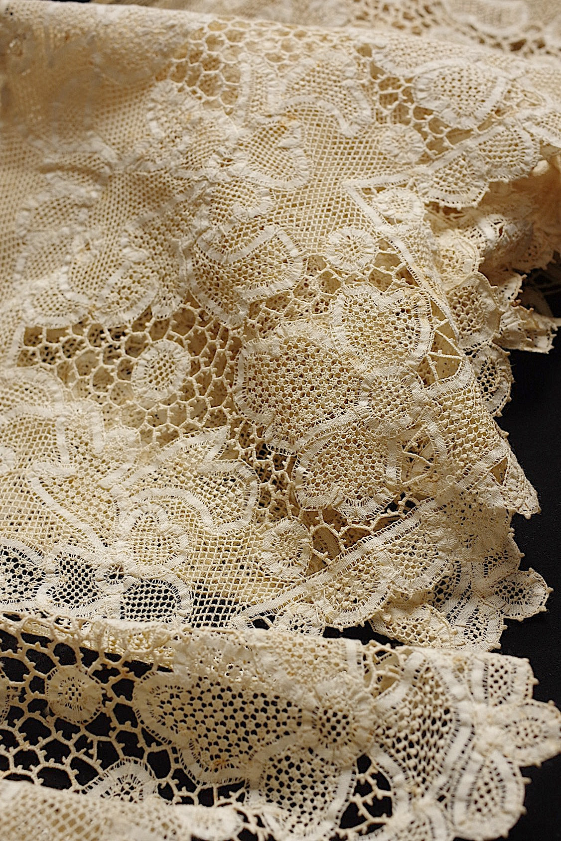 アンティークレース　dentelle antique lace　ブロードレース　368cm .FR a l'epoque