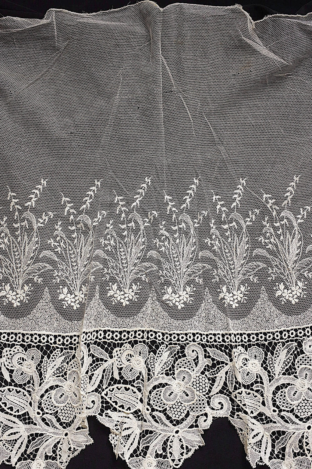 アンティークレース　dentelle antique lace　幅広100cm .FR a l'epoque