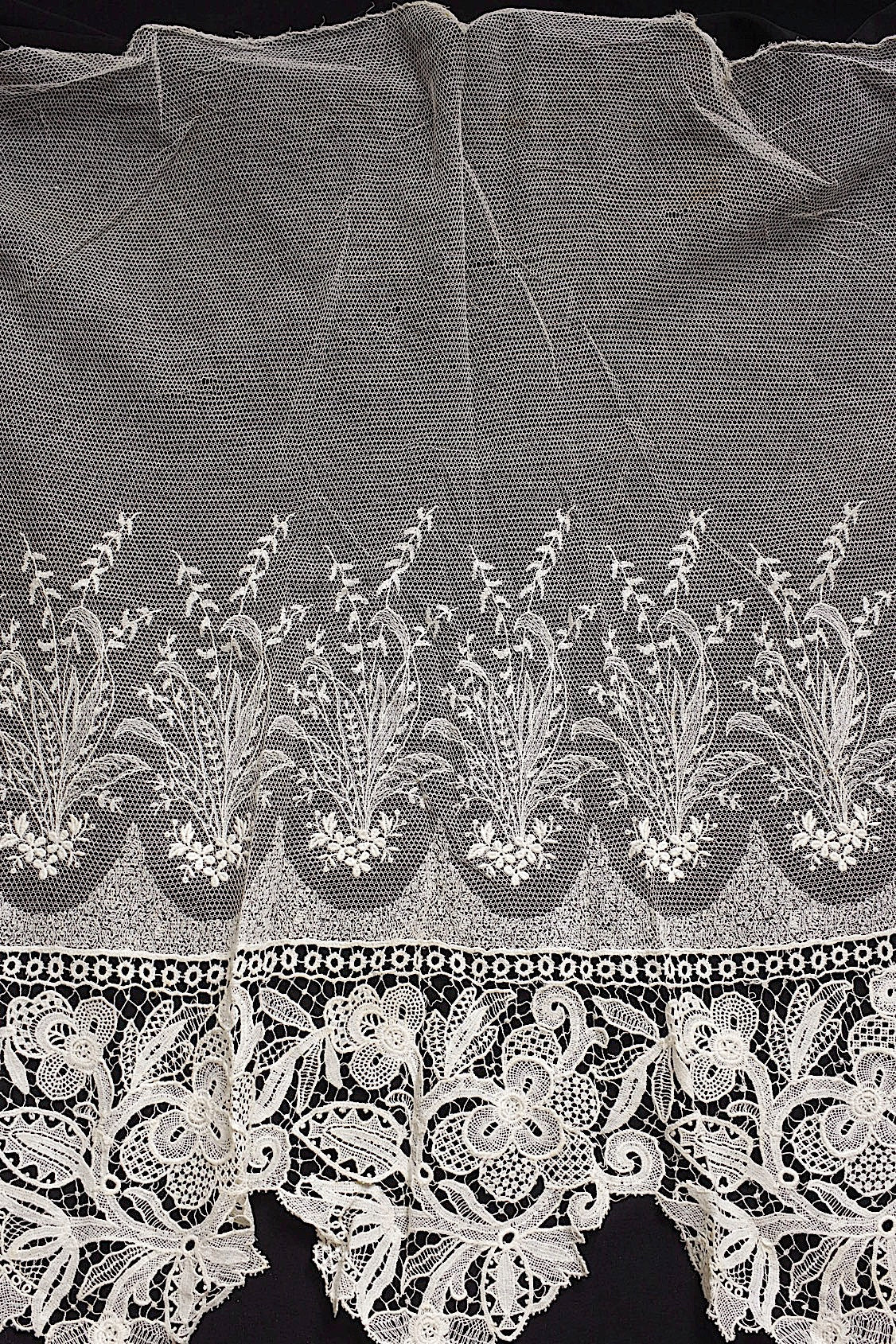 アンティークレース　dentelle antique lace　幅広100cm .FR a l'epoque