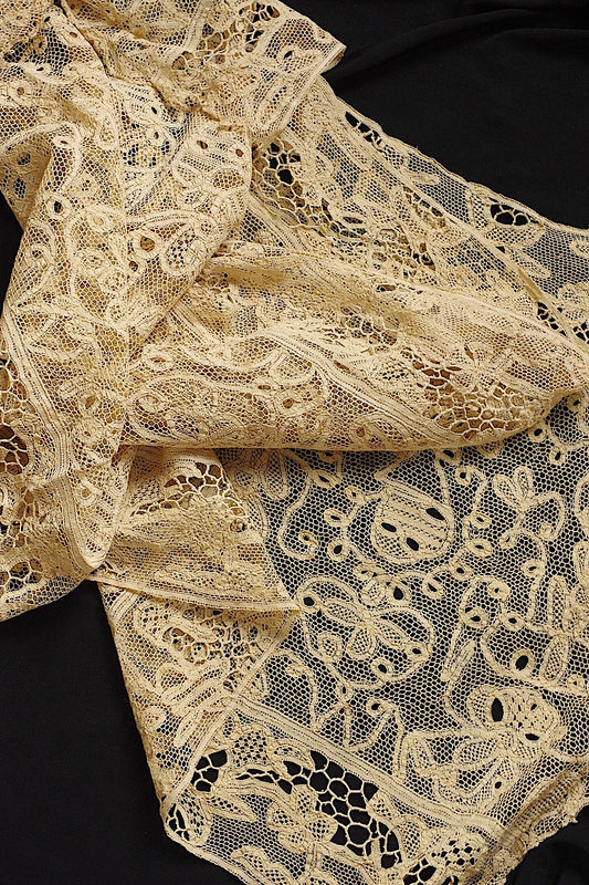 アンティークレース　dentelle antique lace　ブロードレース　135cm .FR a l'epoque