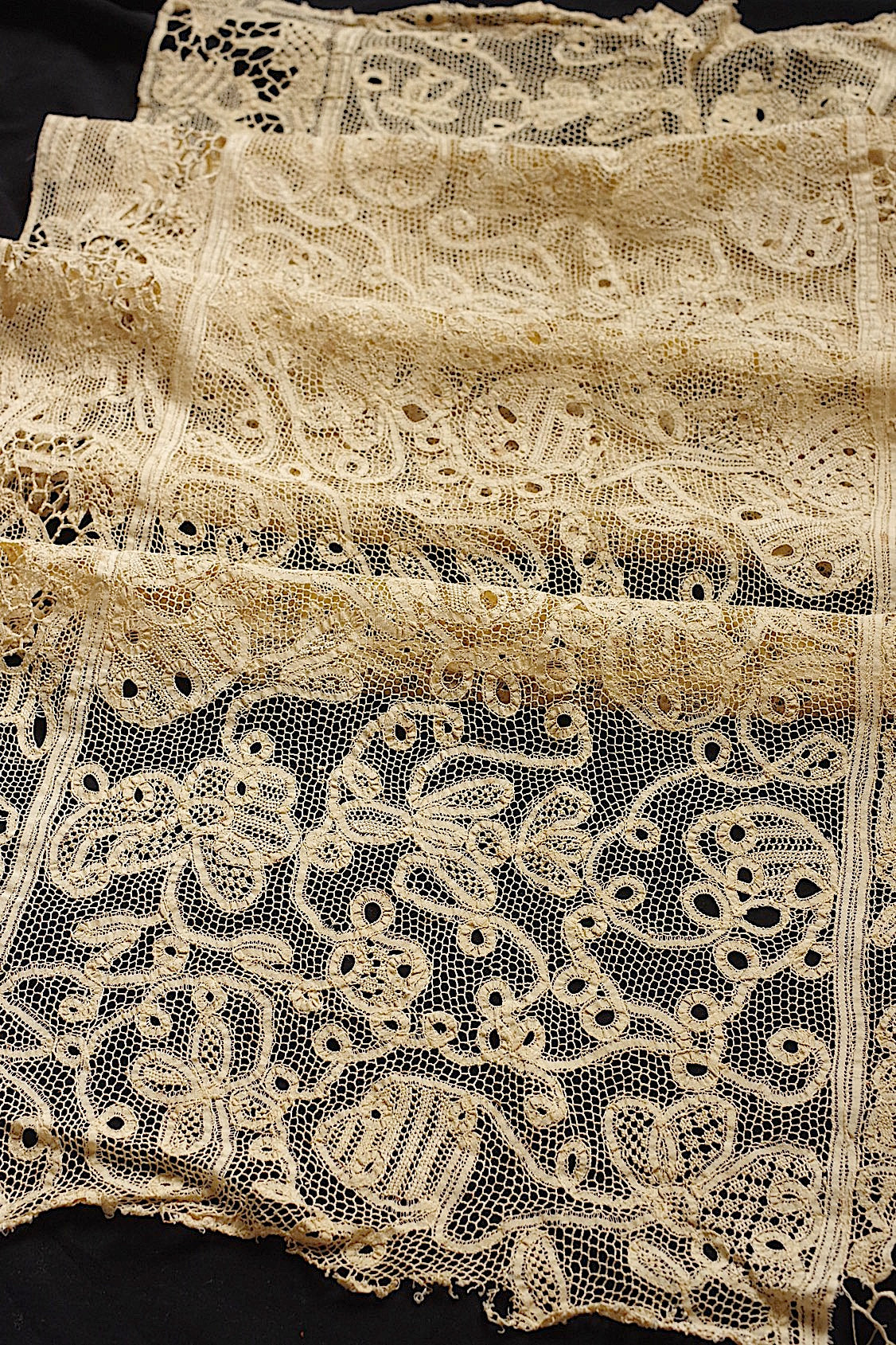 アンティークレース　dentelle antique lace　ブロードレース　135cm .FR a l'epoque