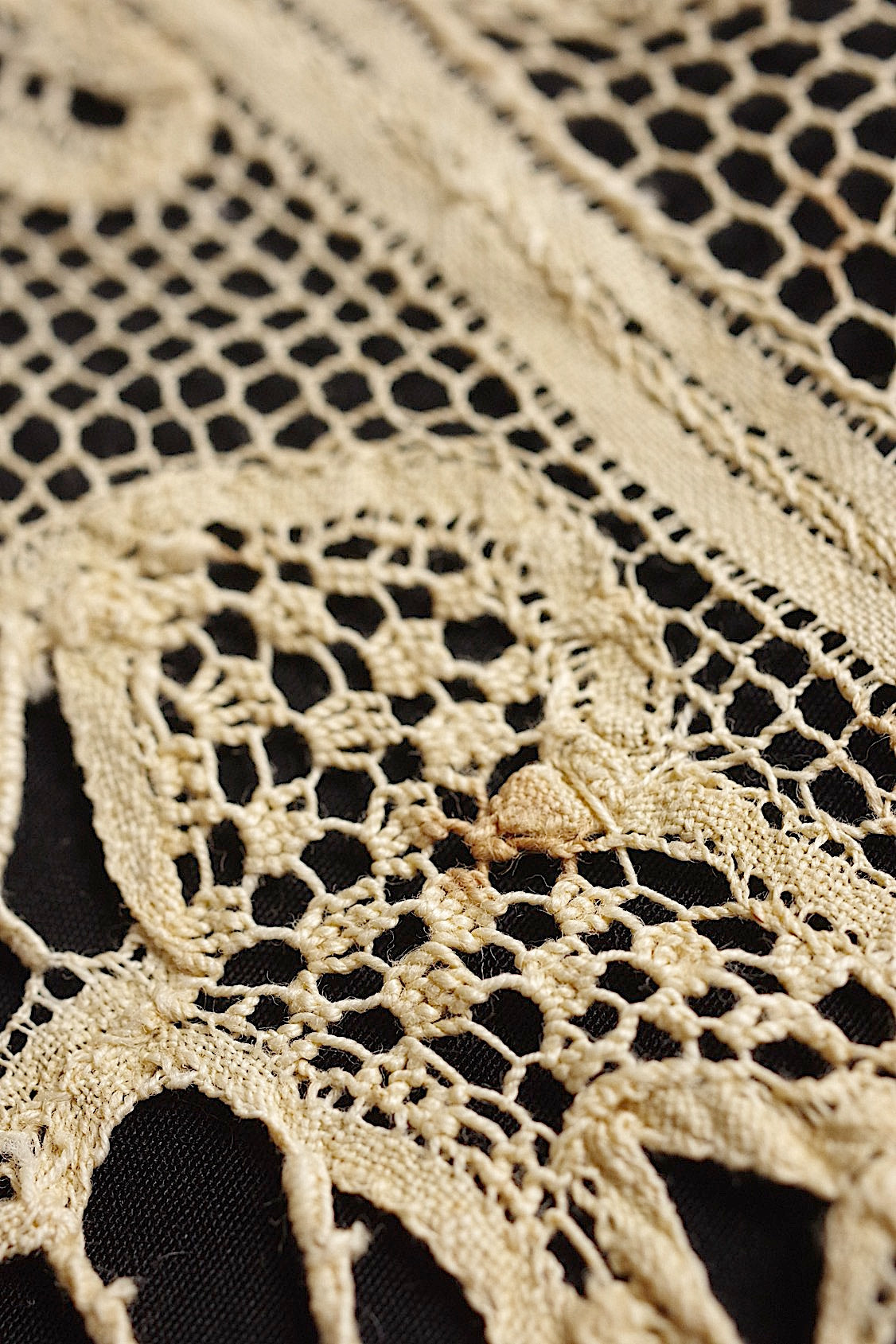 アンティークレース　dentelle antique lace　ブロードレース　135cm .FR a l'epoque