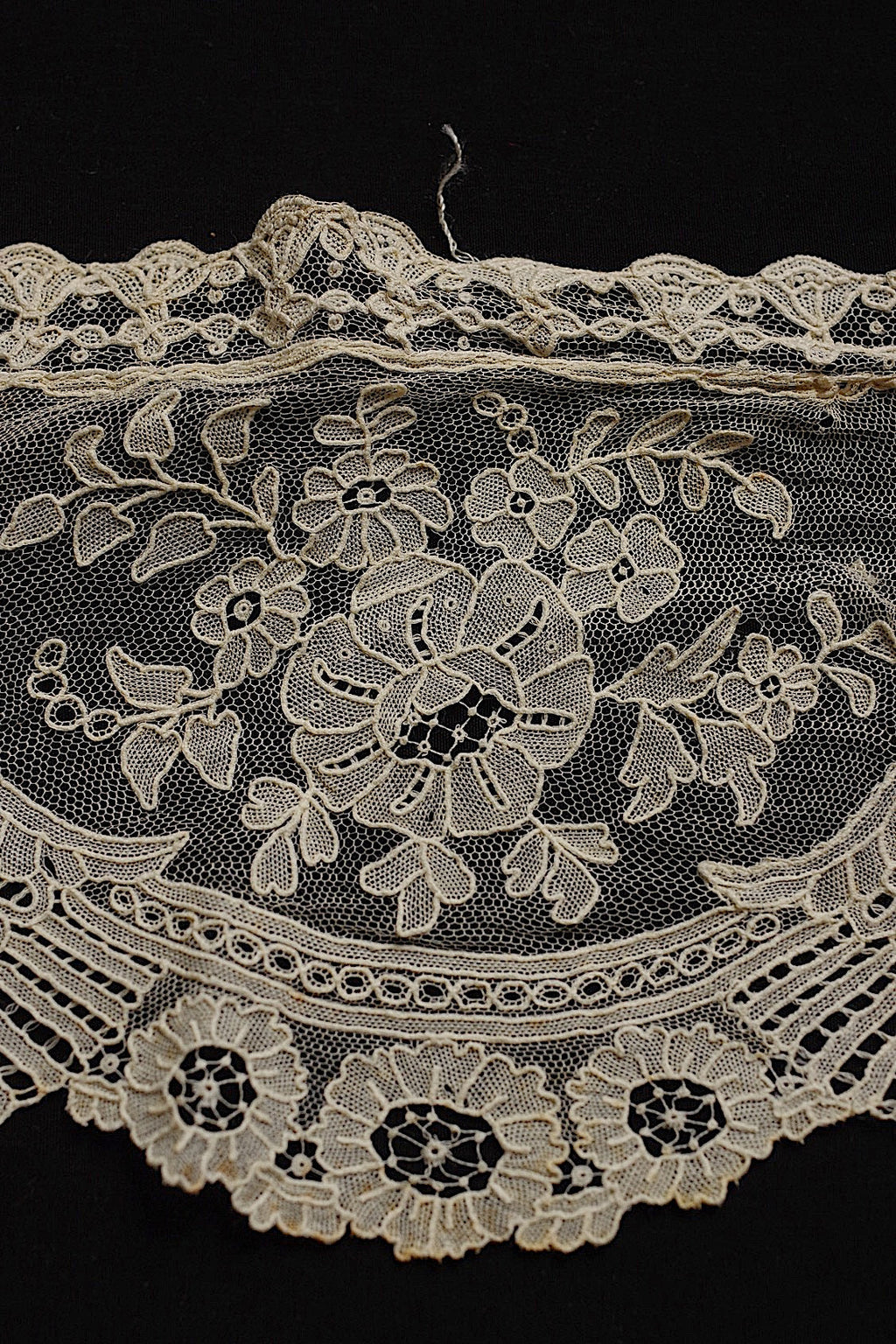 アンティークレース　dentelle antique lace　ブリュクセルレース　ハギレ .FR a l'epoque