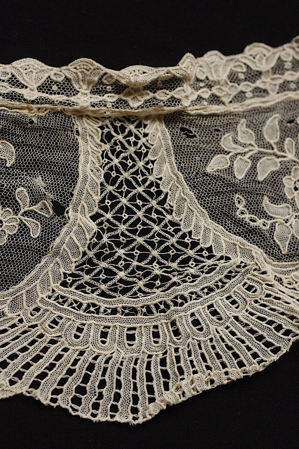 アンティークレース　dentelle antique lace　ブリュクセルレース　ハギレ .FR a l'epoque