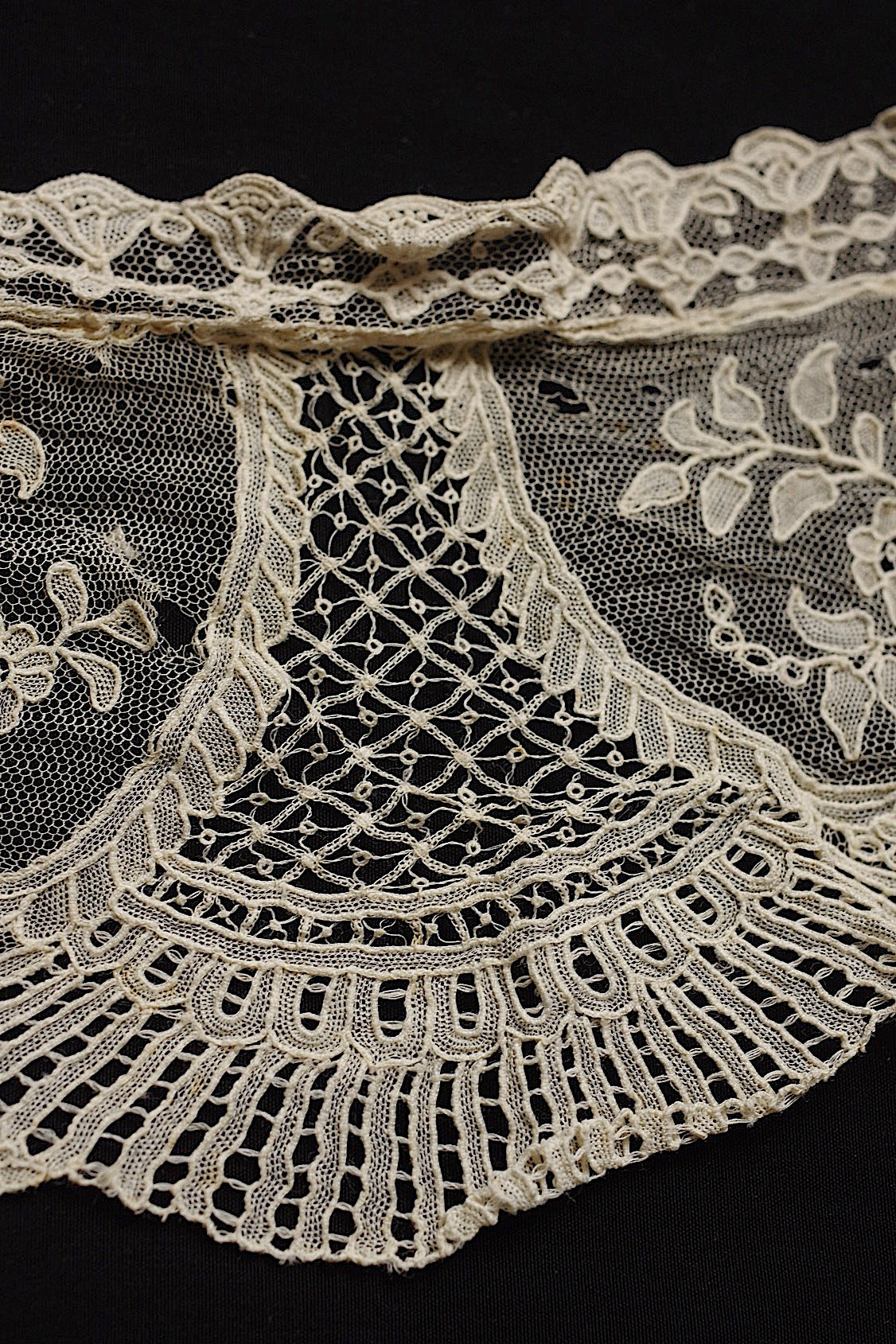 アンティークレース　dentelle antique lace　ブリュクセルレース　ハギレ .FR a l'epoque