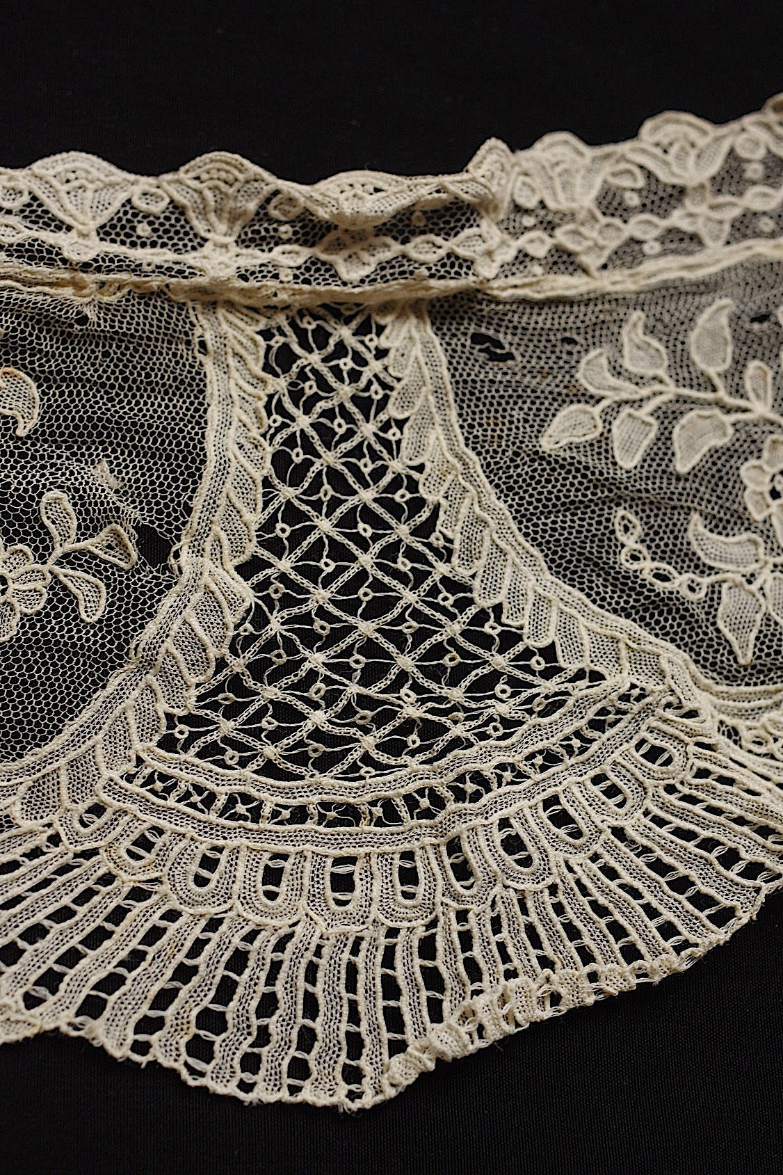 アンティークレース　dentelle antique lace　ブリュクセルレース　ハギレ .FR a l'epoque