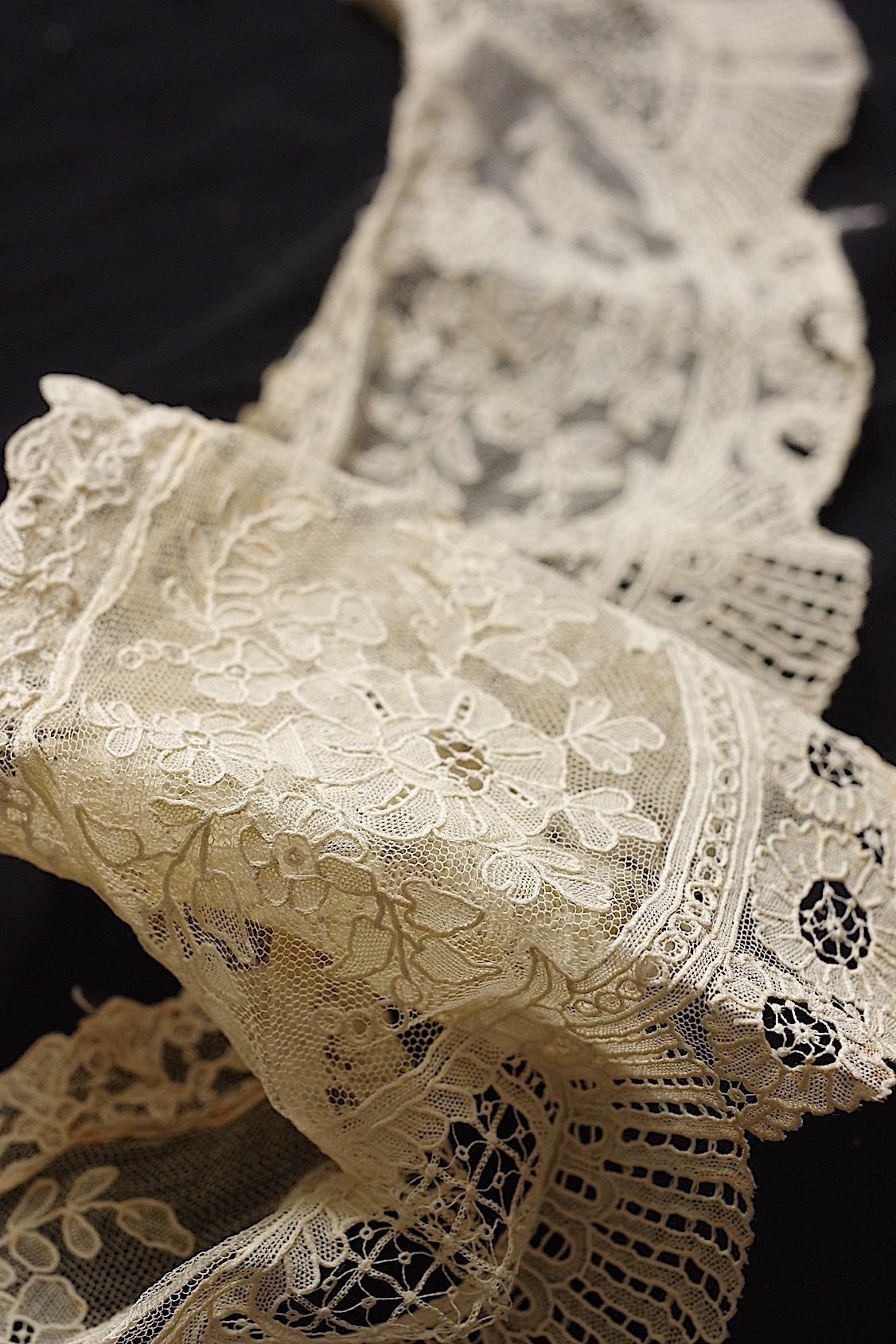 アンティークレース　dentelle antique lace　ブリュクセルレース　ハギレ .FR a l'epoque