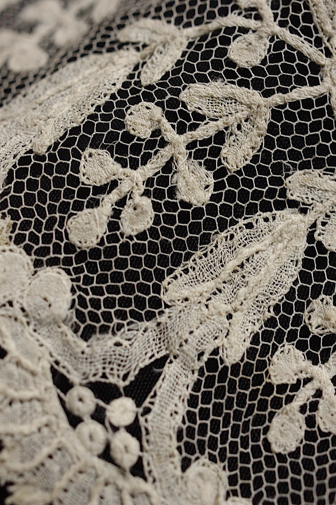 アンティークレース　dentelle antique lace　アプリカッションアングレテール　ハギレ .FR a l'epoque