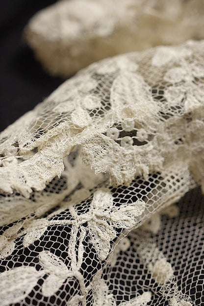 アンティークレース　dentelle antique lace　アプリカッションアングレテール　ハギレ .FR a l'epoque