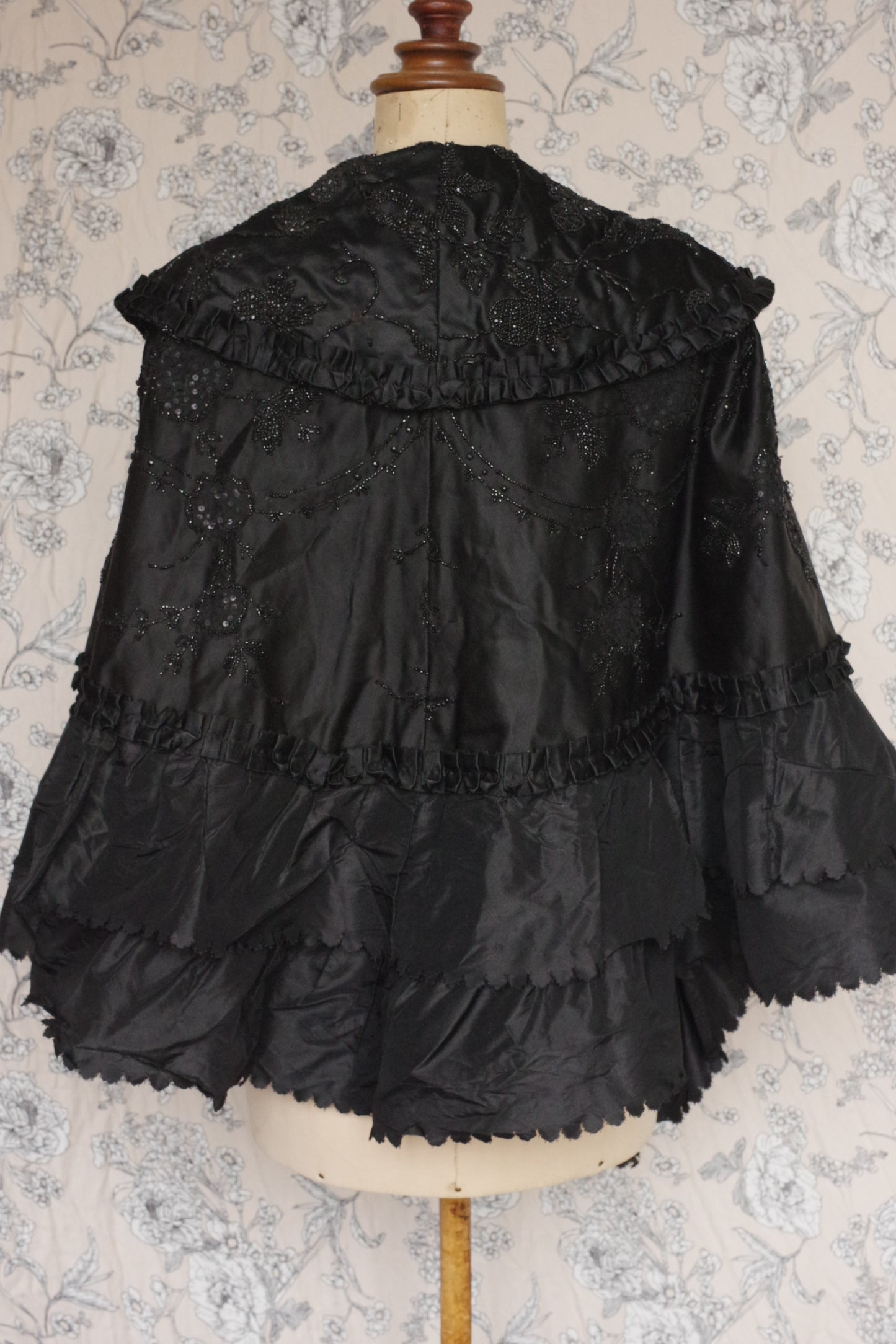 アンティークケープ　vêtement antique cape noir .FR a l'epoque