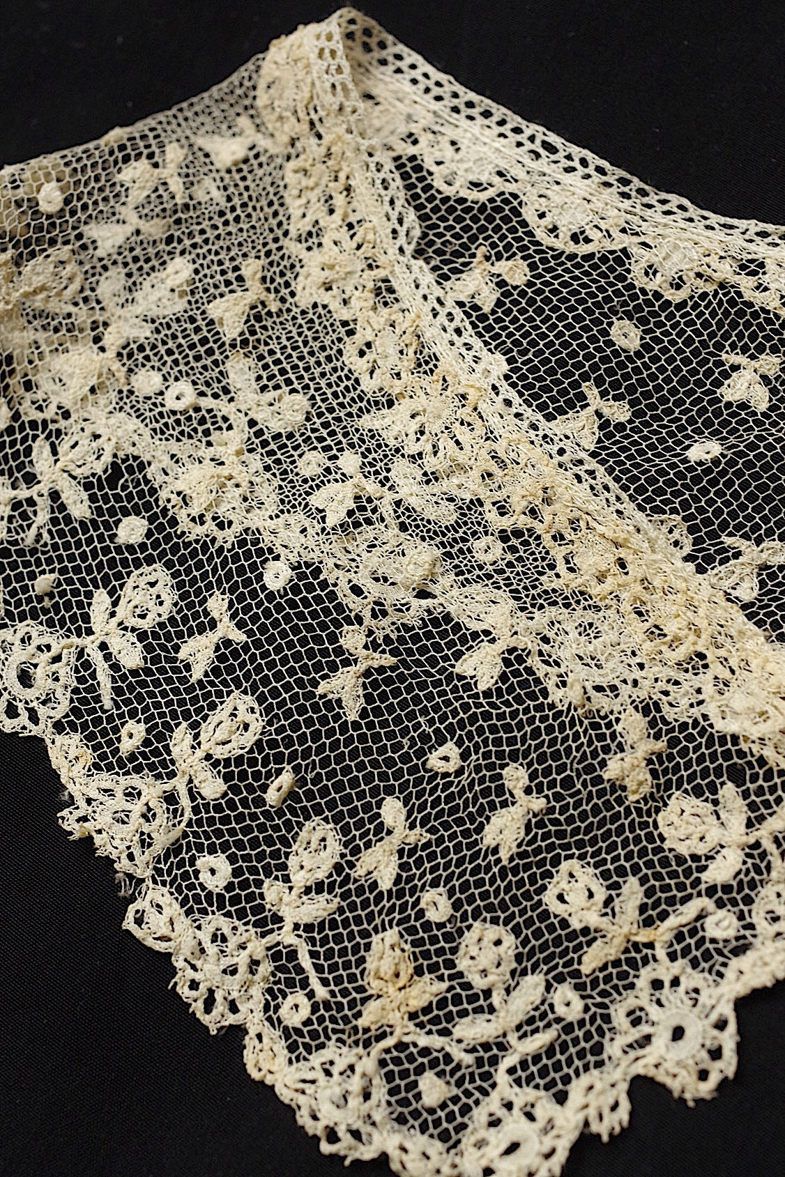 アンティークレース　antique dentelle ハギレlot　素材用 .FR a l'epoque