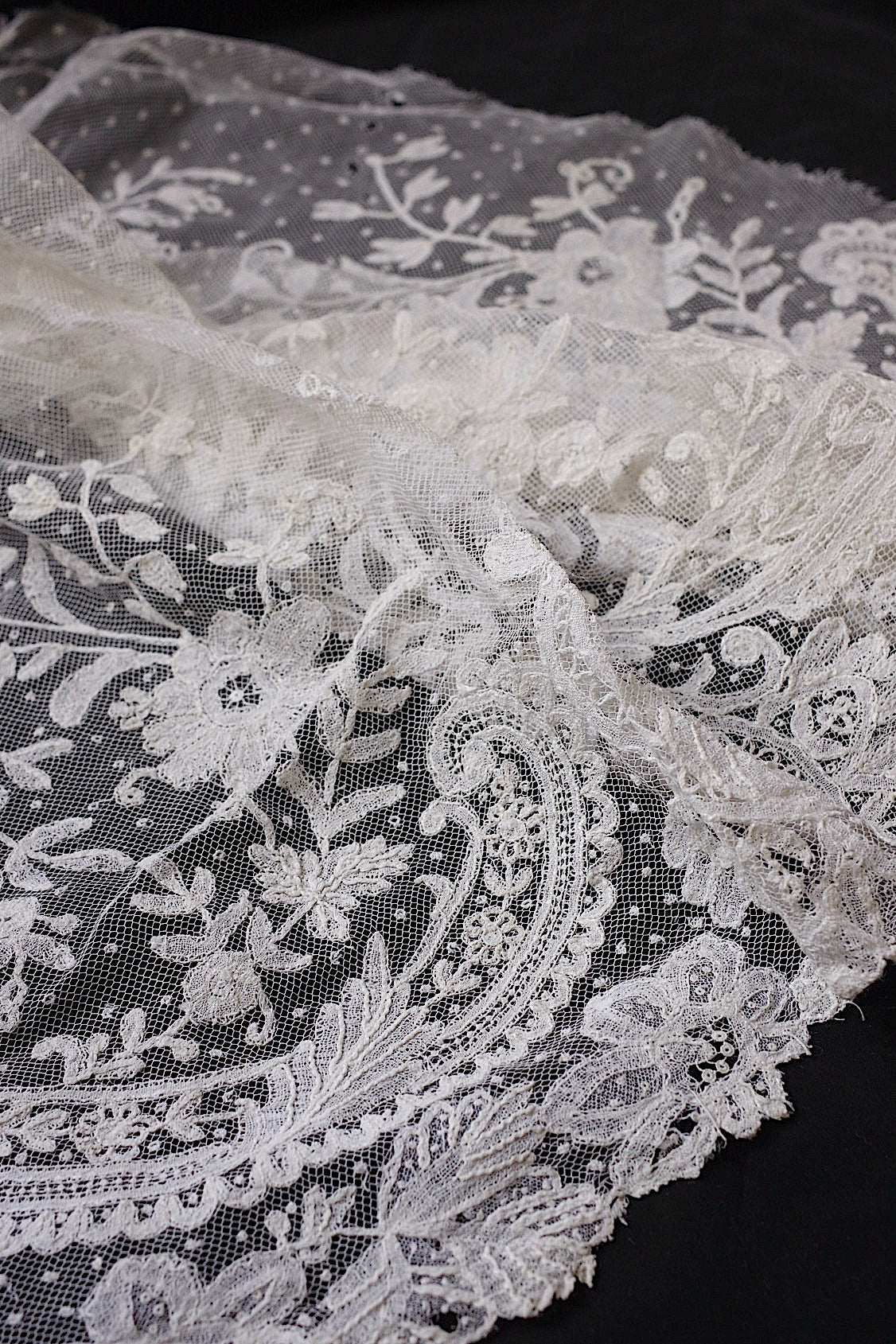 アンティークレース　antique dentelle アプリカッションアングレテール .FR a l'epoque