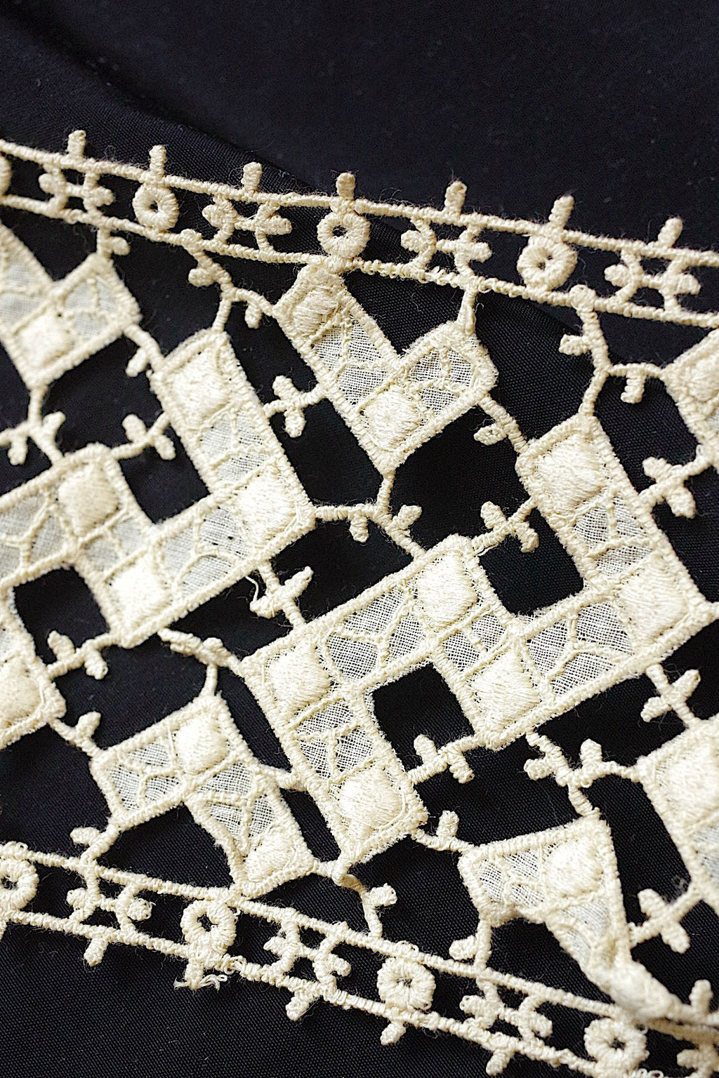 アンティークレース　dentelle antique カットワークレース 134cm .FR a l'epoque