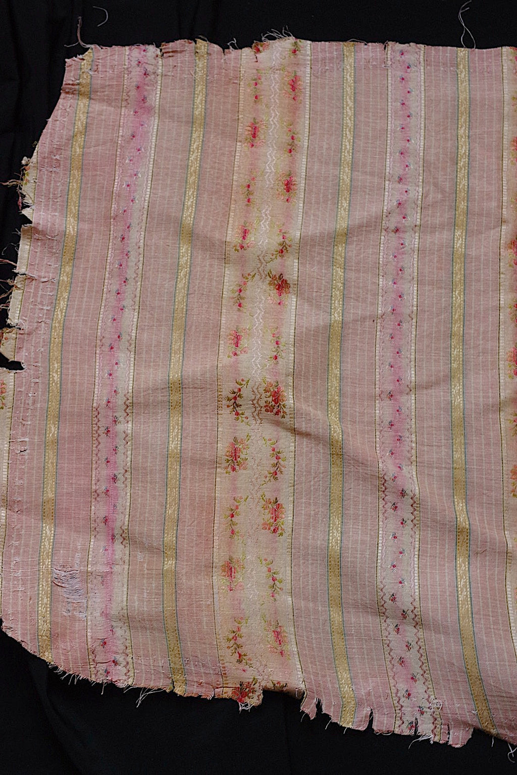 アンティーク生地　tissu antique アンティーク生地回収品素材に　2 .FR a l'epoque