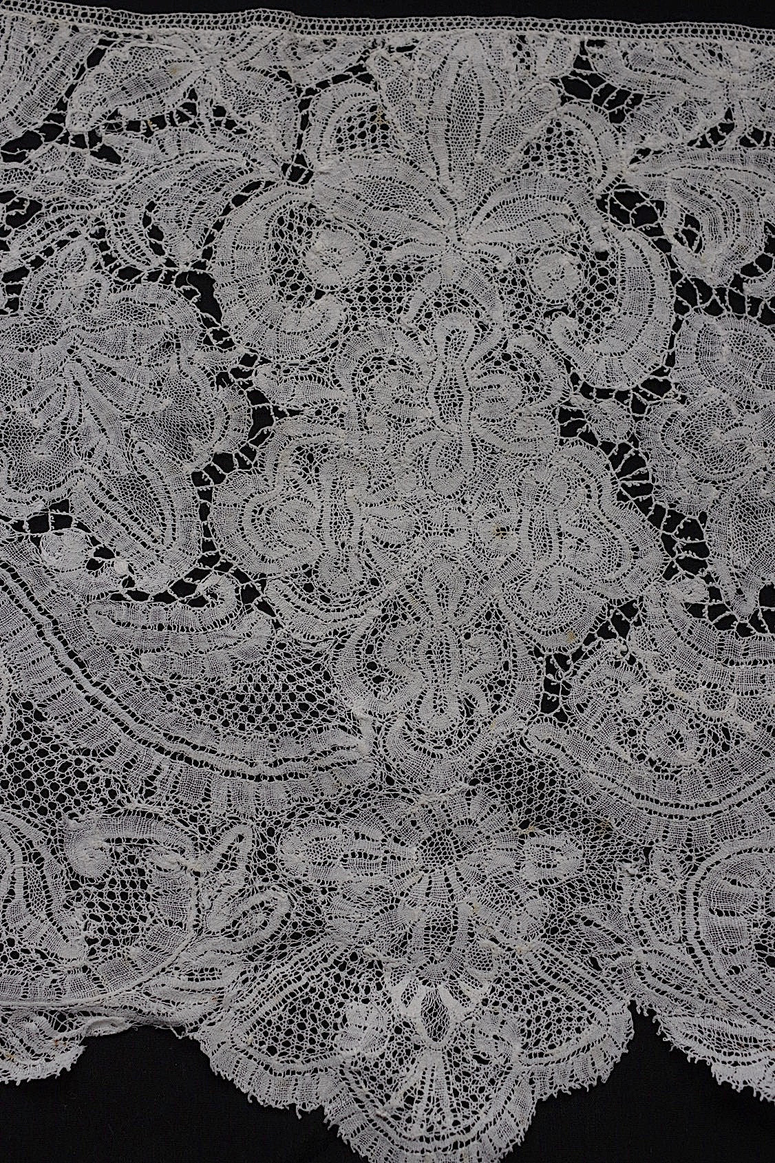 アンティークレース　dentelle antique　デュシェス　360cm .FR a l'epoque