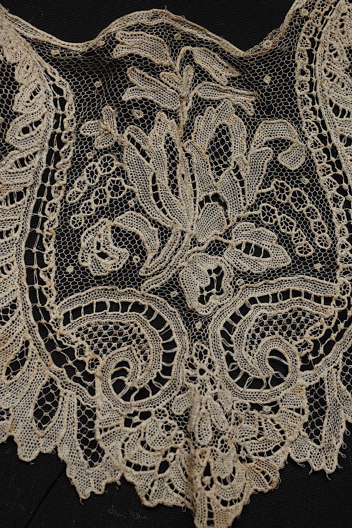 アンティークレース　dentelle antique　襟 .FR a l'epoque
