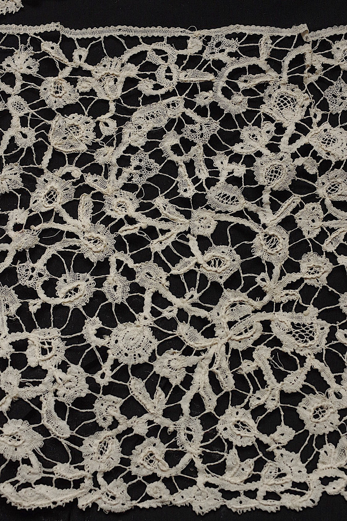 アンティークレース　dentelle antique 116cm ロザリン .FR a l'epoque