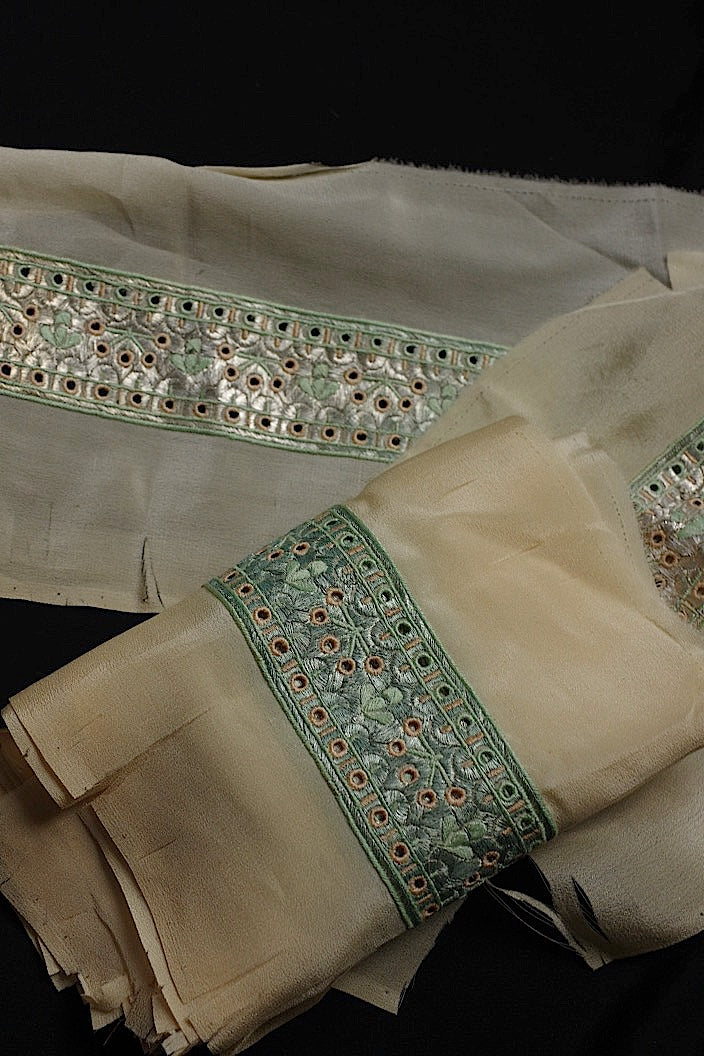 アンティークレース　dentelle ancinne 刺繍リボン　シルク生地 .FR a l'epoque