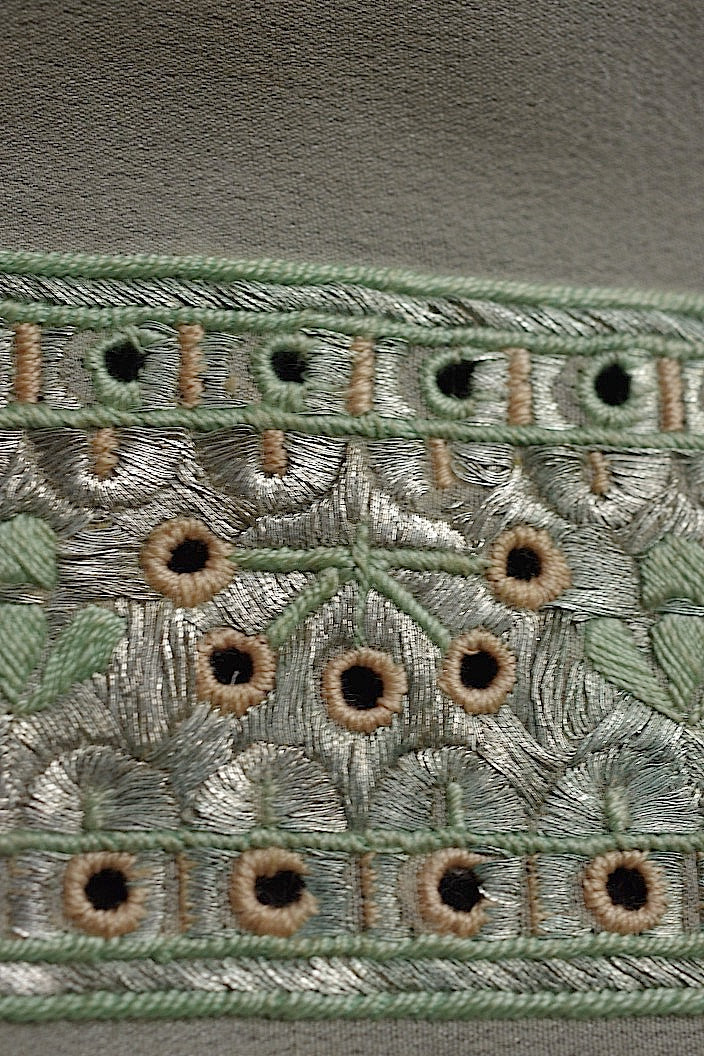 アンティークレース　dentelle ancinne 刺繍リボン　シルク生地 .FR a l'epoque