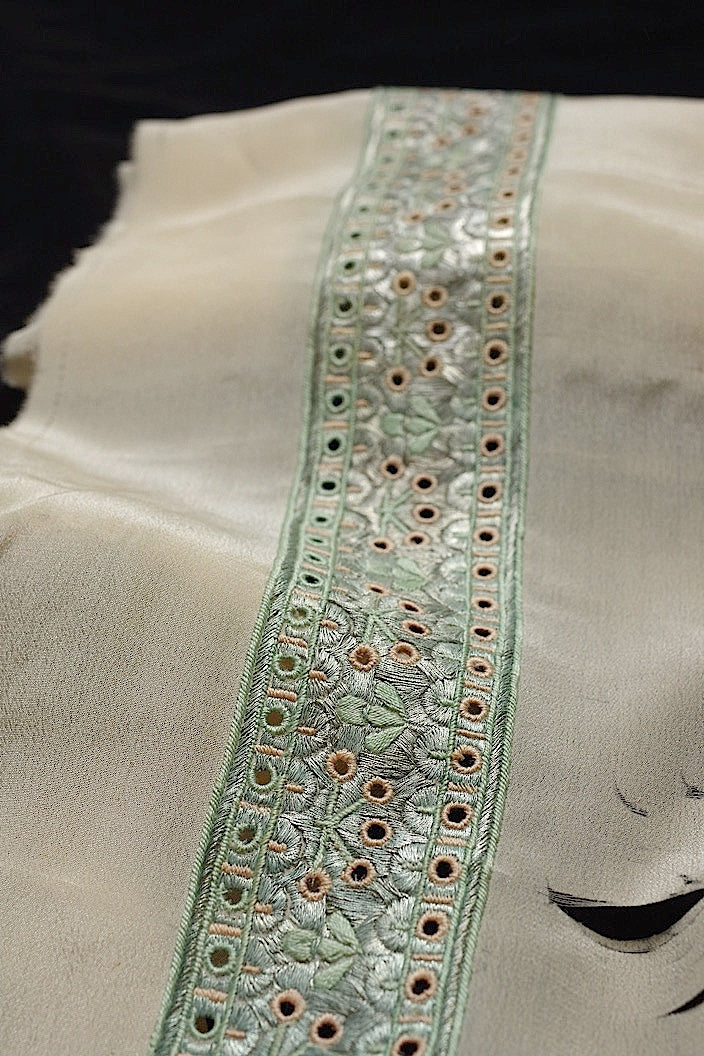 アンティークレース　dentelle ancinne 刺繍リボン　シルク生地 .FR a l'epoque