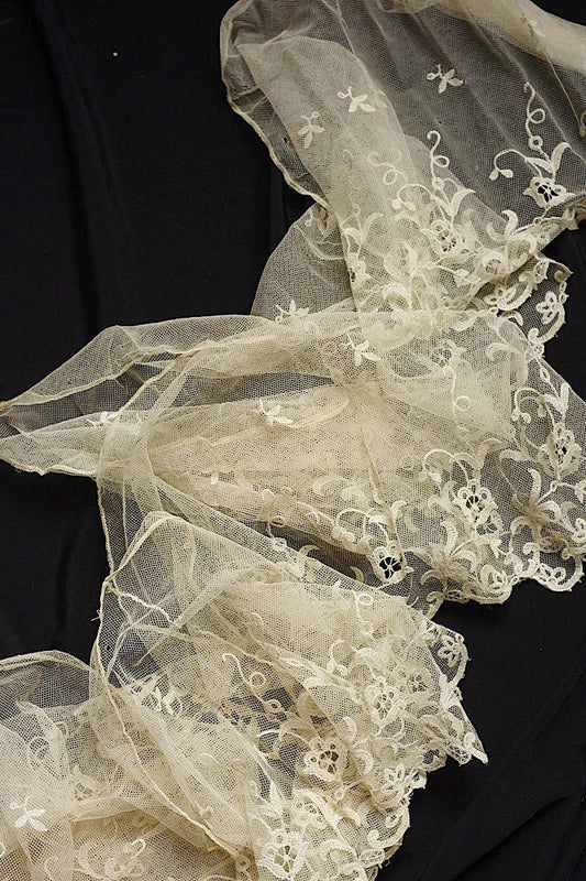 アンティークレース　dentelle ancinne 350cm .FR a l'epoque