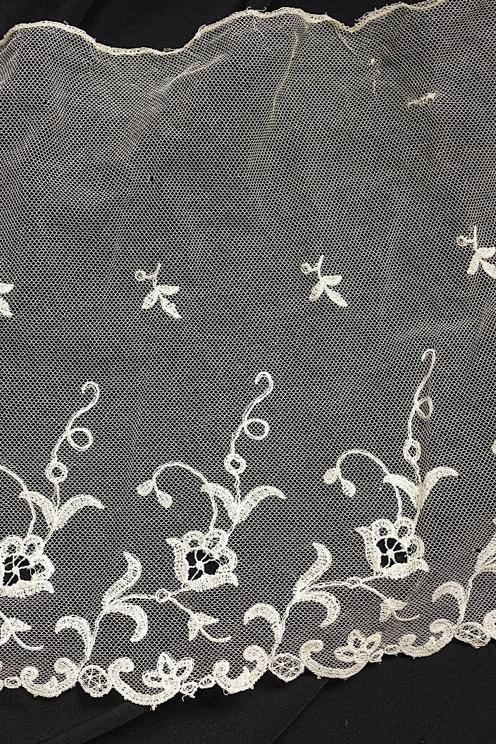 アンティークレース　dentelle ancinne 350cm .FR a l'epoque