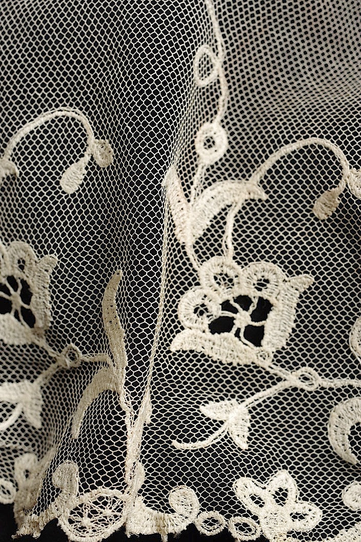 アンティークレース　dentelle ancinne 350cm .FR a l'epoque