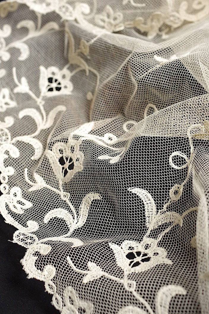 アンティークレース　dentelle ancinne 350cm .FR a l'epoque