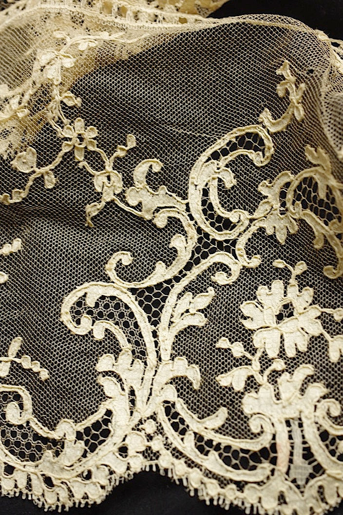 アンティークレース　dentelle ancinne 245cm .FR a l'epoque