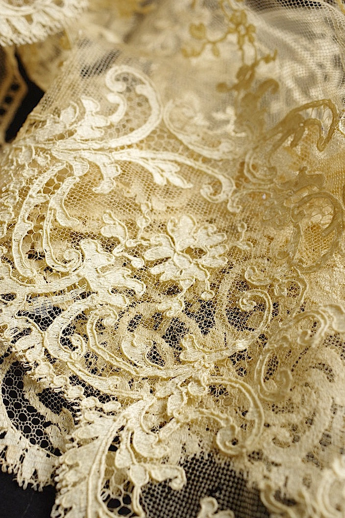 アンティークレース　dentelle ancinne 245cm .FR a l'epoque