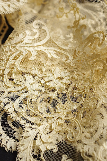 アンティークレース　dentelle ancinne 245cm .FR a l'epoque