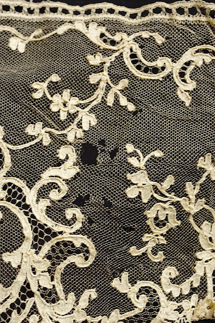 アンティークレース　dentelle ancinne 245cm .FR a l'epoque