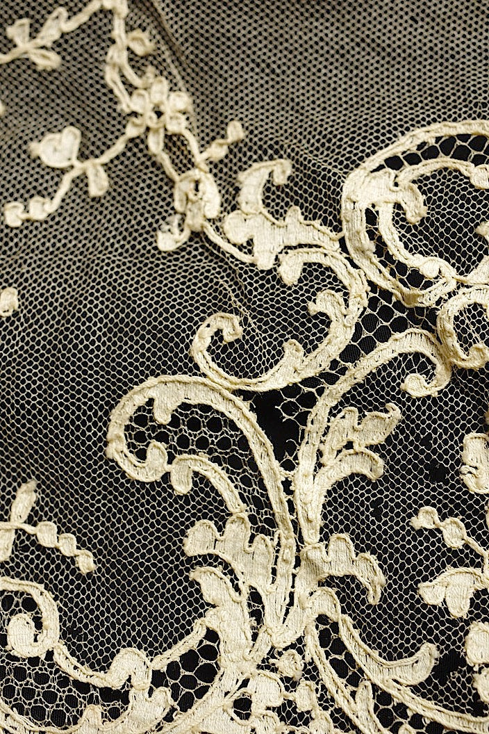 アンティークレース　dentelle ancinne 245cm .FR a l'epoque
