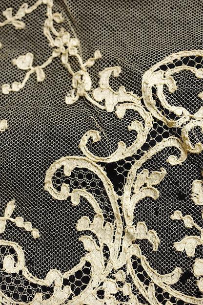 アンティークレース　dentelle ancinne 245cm .FR a l'epoque