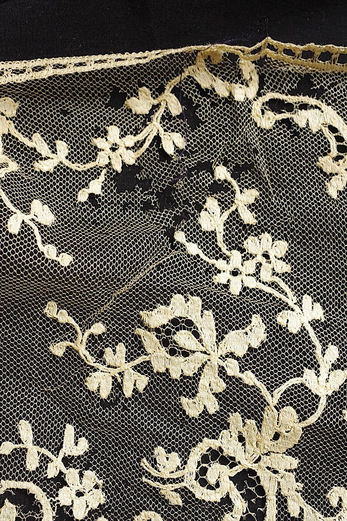 アンティークレース　dentelle ancinne 245cm .FR a l'epoque