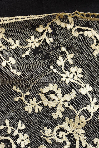 アンティークレース　dentelle ancinne 245cm .FR a l'epoque