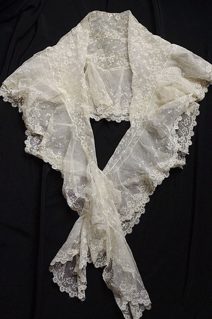アンティークレース　dentelle ancinne ショール .FR a l'epoque