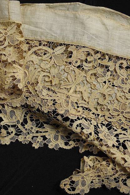 アンティークレース　dentelle ancinne ヴニーズ　290cm .FR a l'epoque