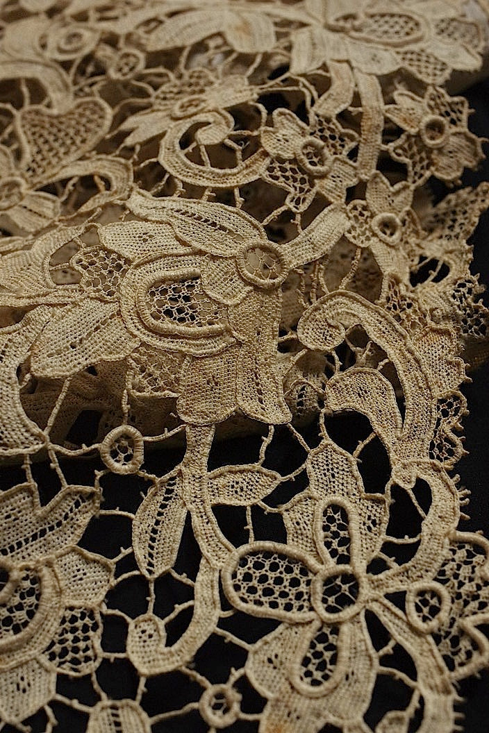 アンティークレース　dentelle ancinne ヴニーズ　290cm .FR a l'epoque