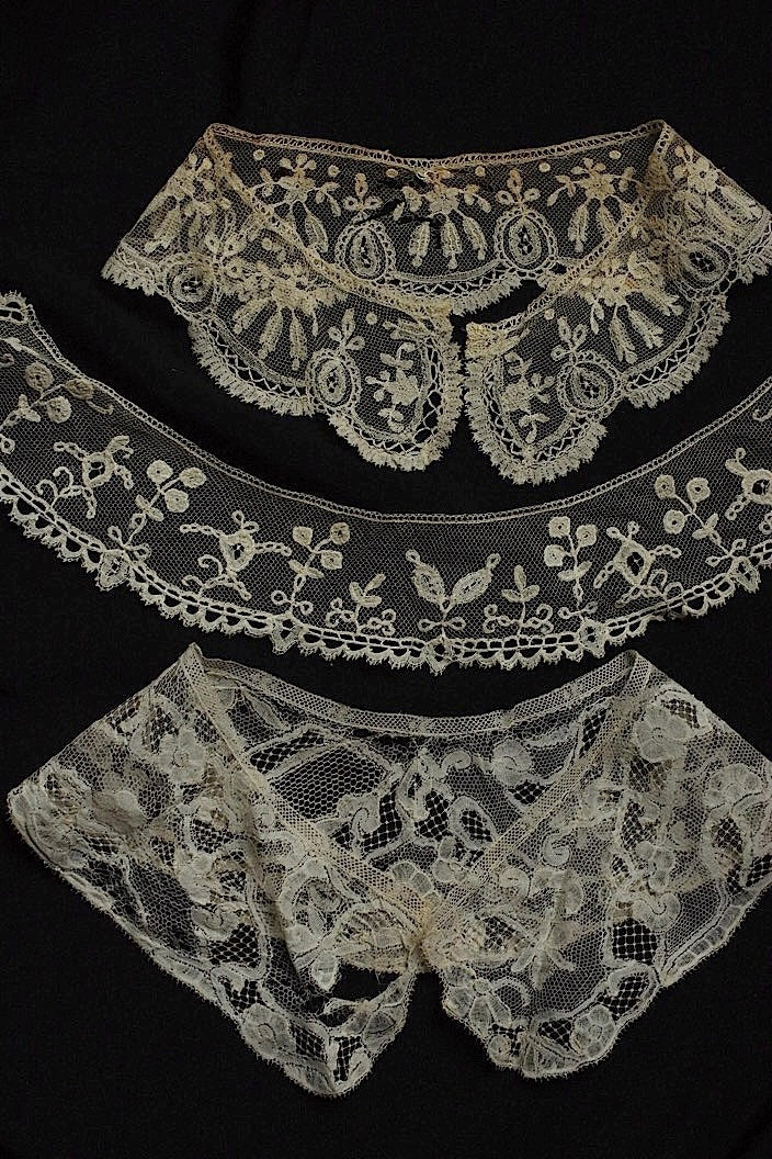 アンティークレース　dentelle ancinne 小さな襟3つ .FR a l'epoque