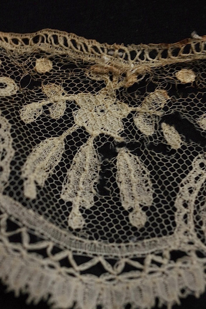 アンティークレース　dentelle ancinne 小さな襟3つ .FR a l'epoque