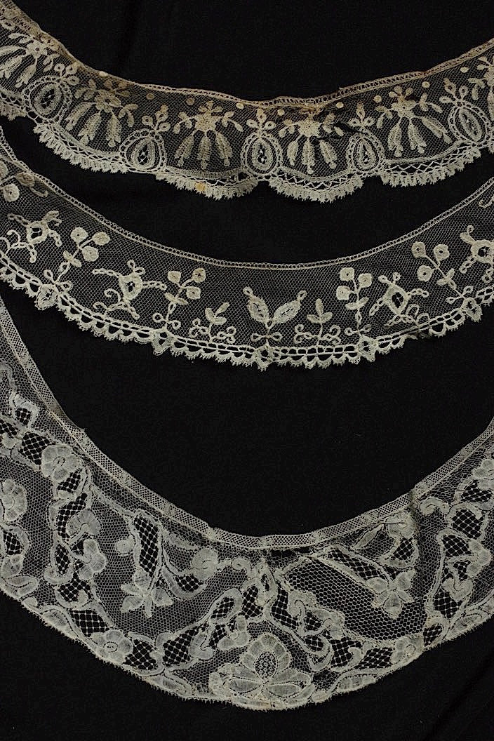 アンティークレース　dentelle ancinne 小さな襟3つ .FR a l'epoque