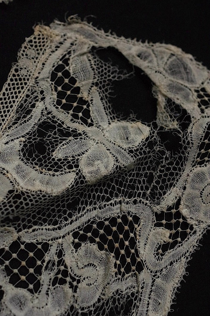 アンティークレース　dentelle ancinne 小さな襟3つ .FR a l'epoque
