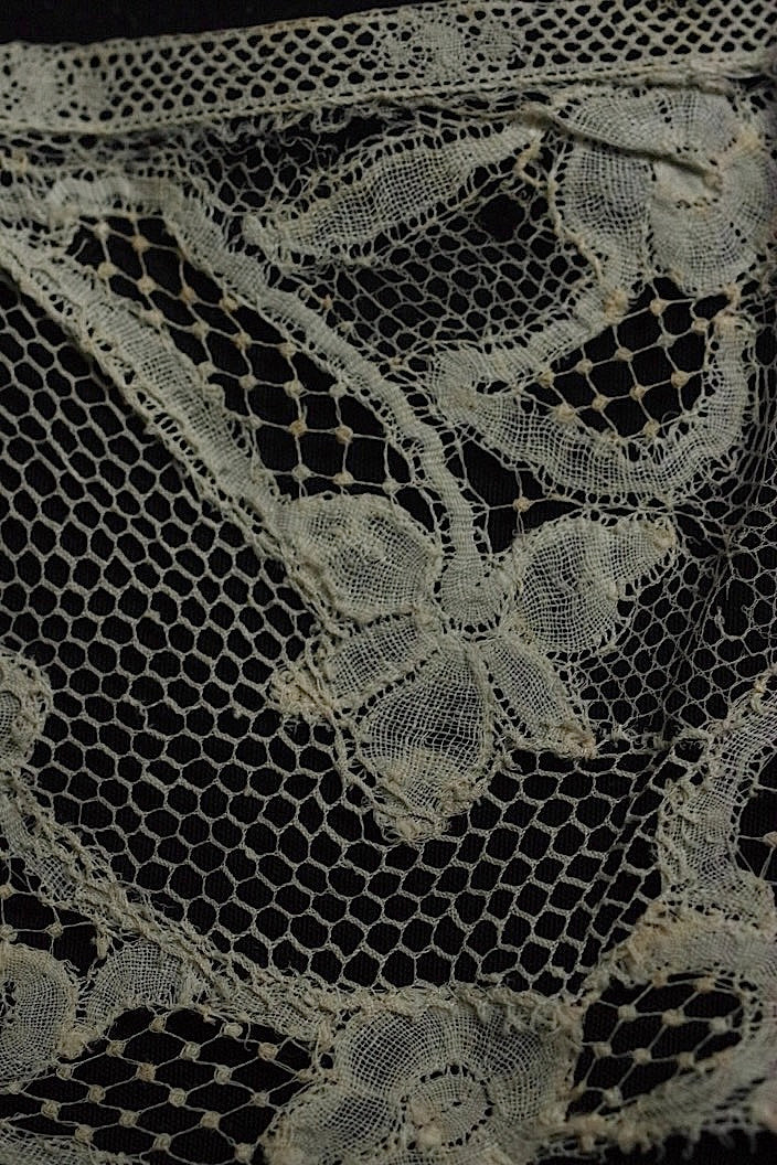 アンティークレース　dentelle ancinne 小さな襟3つ .FR a l'epoque
