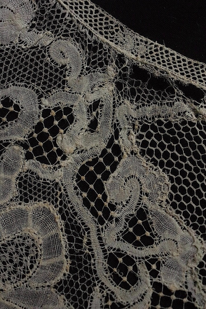 アンティークレース　dentelle ancinne 小さな襟3つ .FR a l'epoque