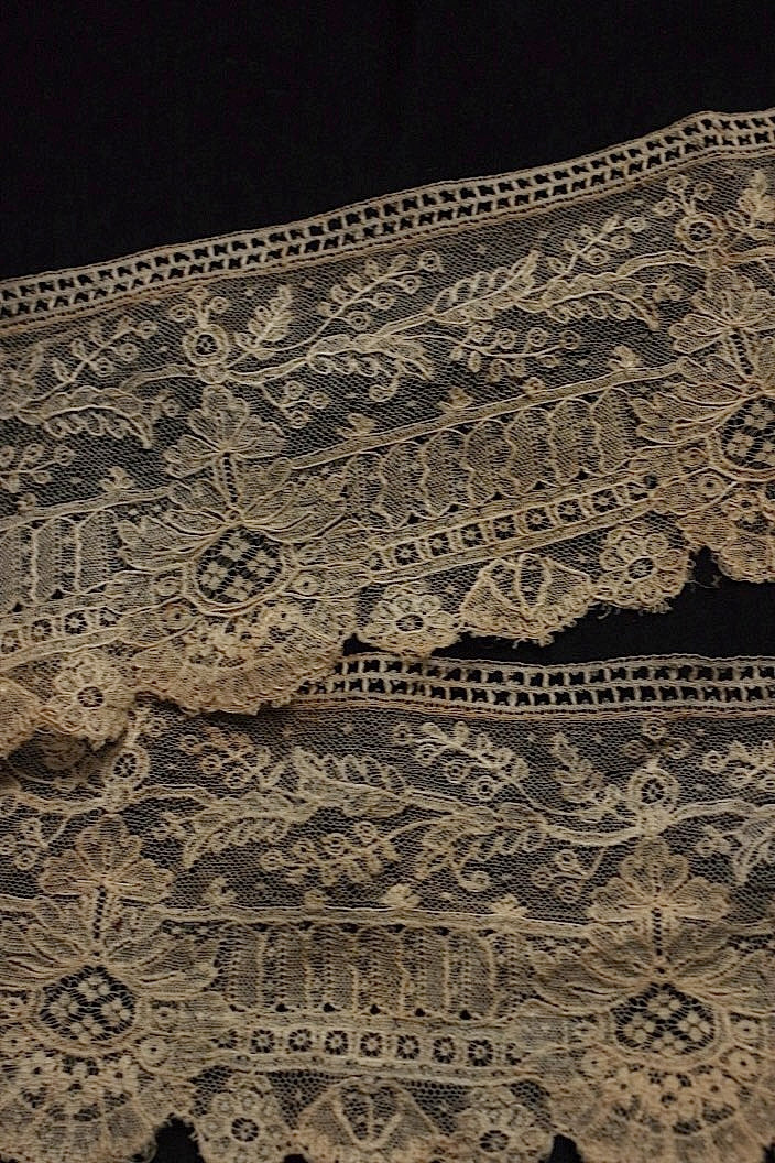 アンティークレース　dentelle ancinne 87cm .FR a l'epoque
