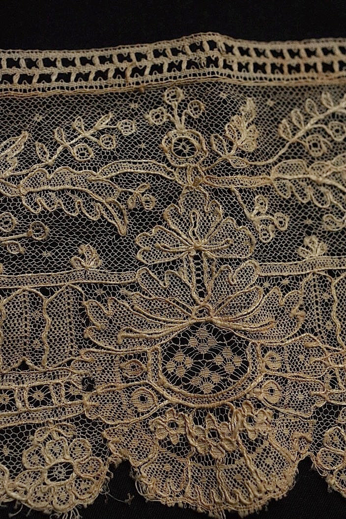 アンティークレース　dentelle ancinne 87cm .FR a l'epoque