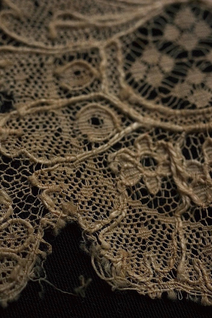 アンティークレース　dentelle ancinne 87cm .FR a l'epoque