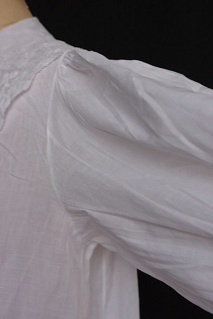 アンティークワンピース　vêtement  antique robe de chambre 1 .FR a l'epoque
